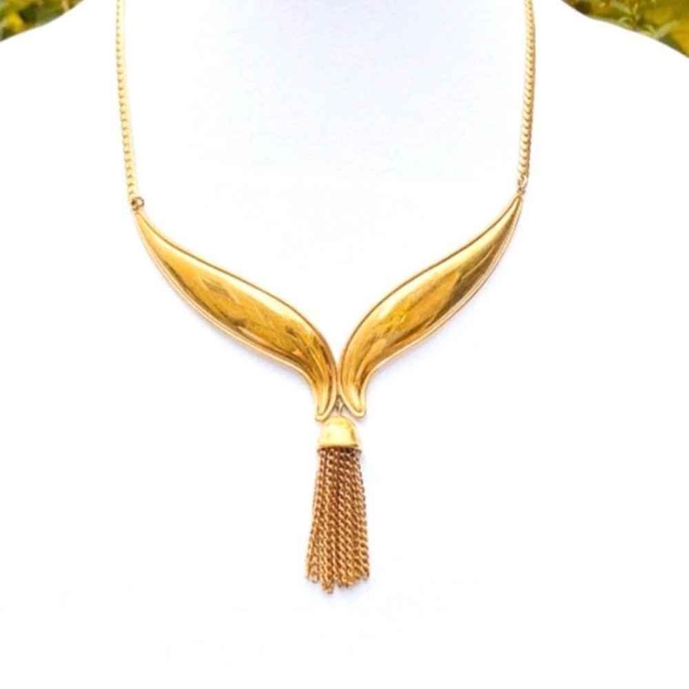 Vintage Avon Goldtone Tassel Pendant Necklace